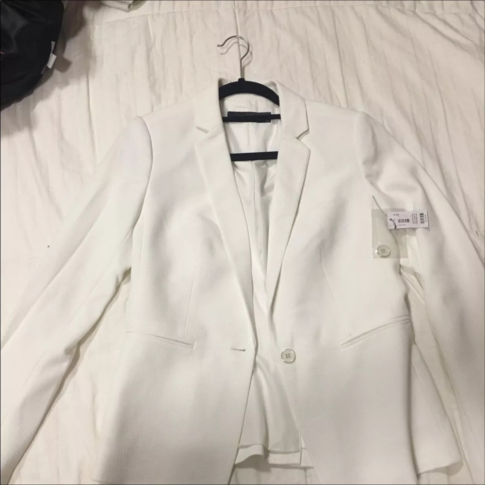 White blazer (the limited)